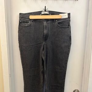 Abercrombie High Rise Mom Jean size 32